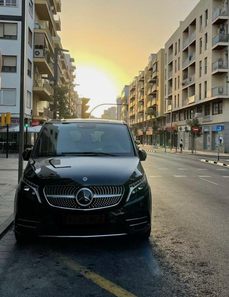 Mercedes V-Class — black 7-seater for private transfers in Ibiza